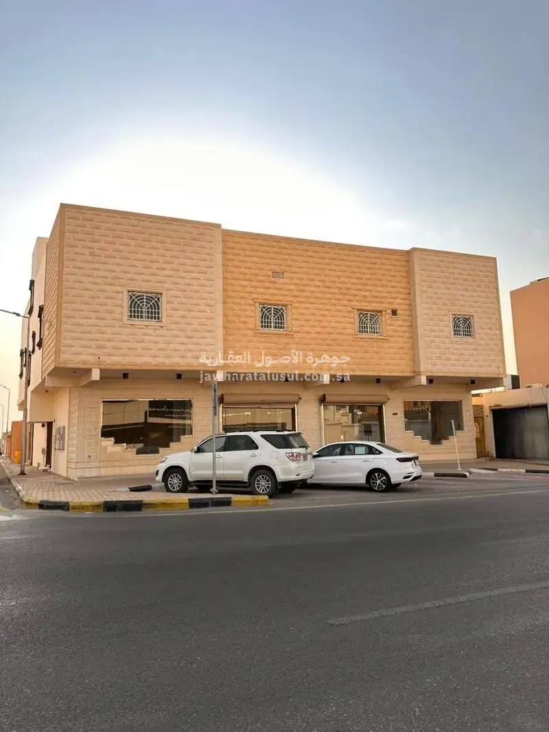 للايجار صالة تجارية على شارع تجاري مميز